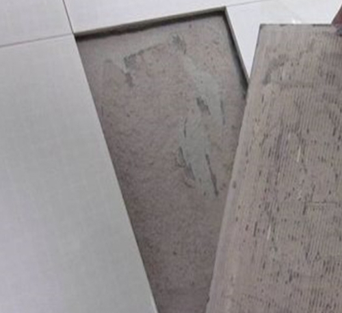 双阳瓷砖空鼓维修公司分享瓷砖铺贴时如果打浆（即涂抹在瓷砖背面和基层上的砂浆或瓷砖胶）过少，会带来以下问题